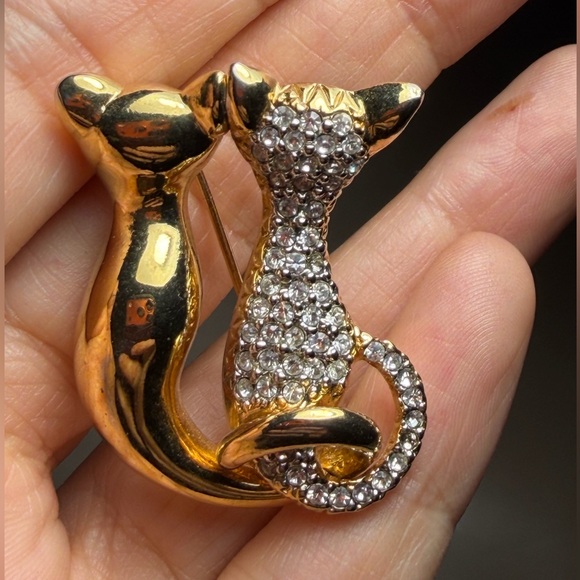 Vintage Gold Tone & Crystal Two Cats Brooch Pin - Picture 2 of 10